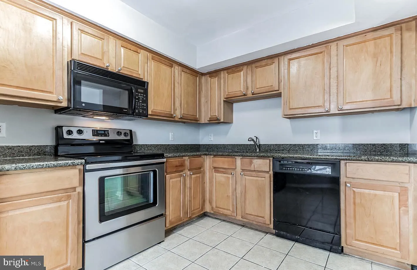 2 bed, 1.0 bath, 1000 sqft, $2,350 — Photo 3