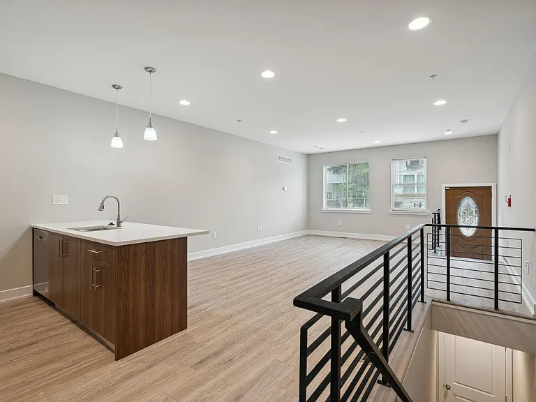 2612 Annin St #1 — Photo 2