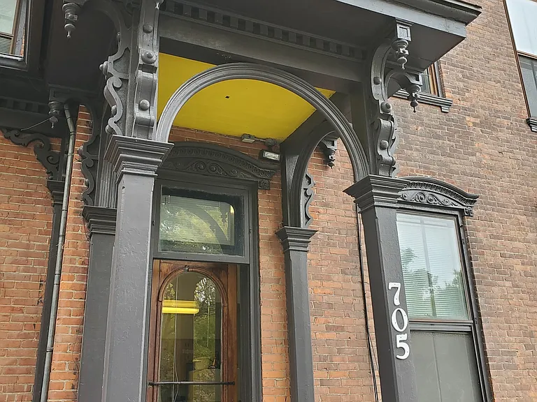 705 E Buffalo St — Photo 34