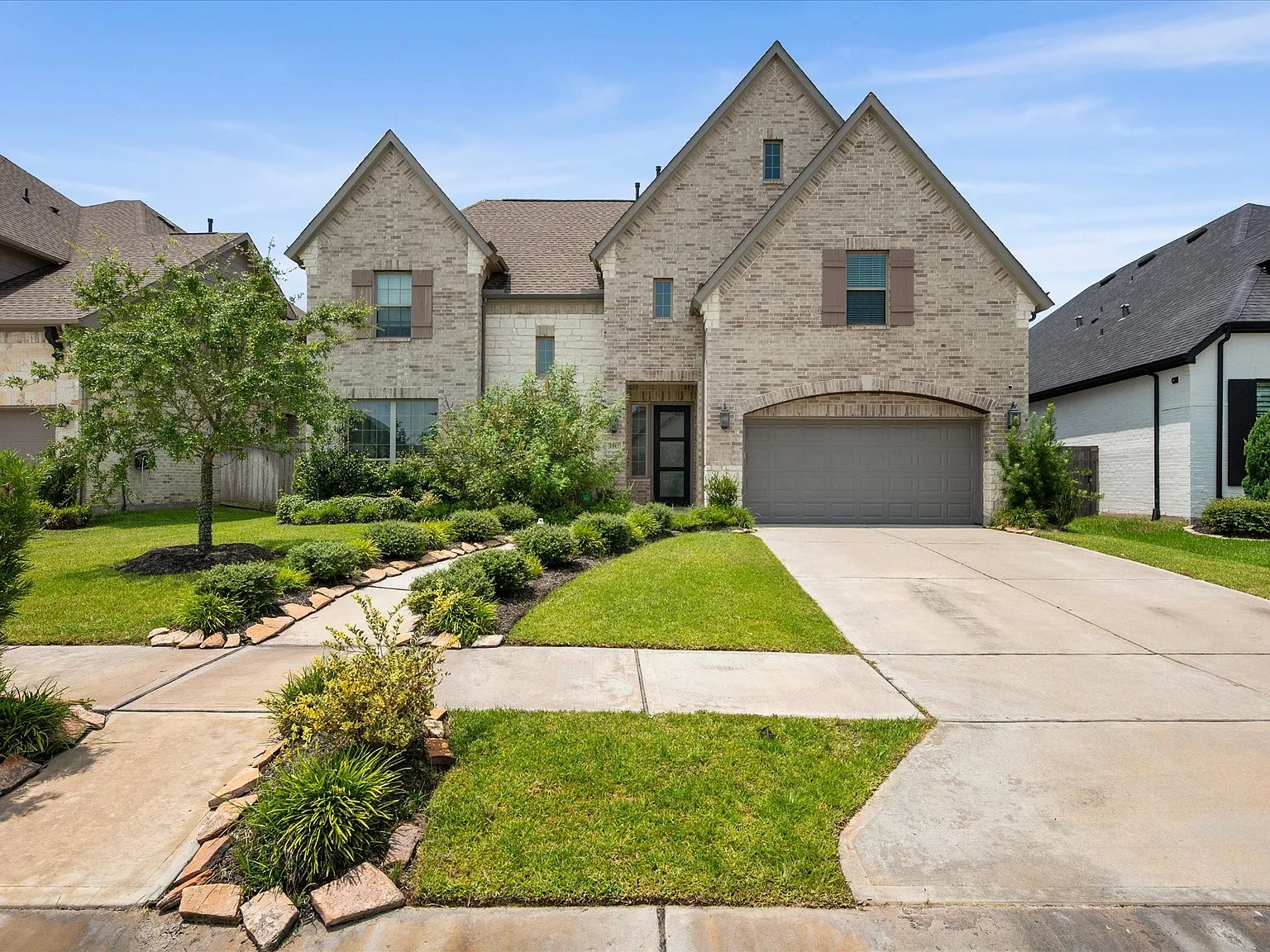 5 bed, 4.5 bath, 3935 sqft, $4,500 — Photo 1