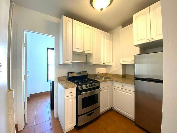 3rd image of 357 W 53rd St APT 4E