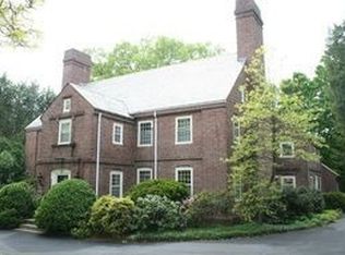 10 Round Hill Rd, Northampton, MA 01060