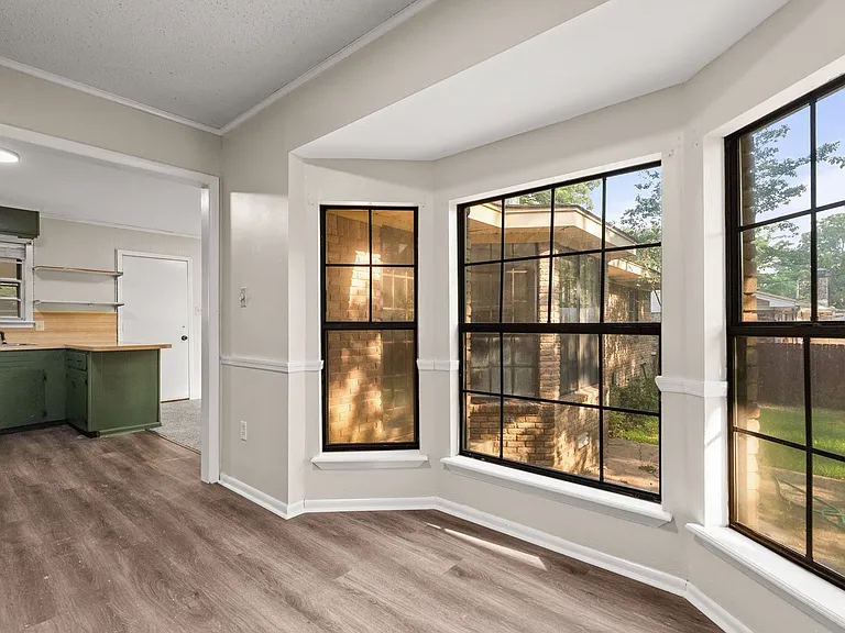 602 W Devon Ave — Photo 24