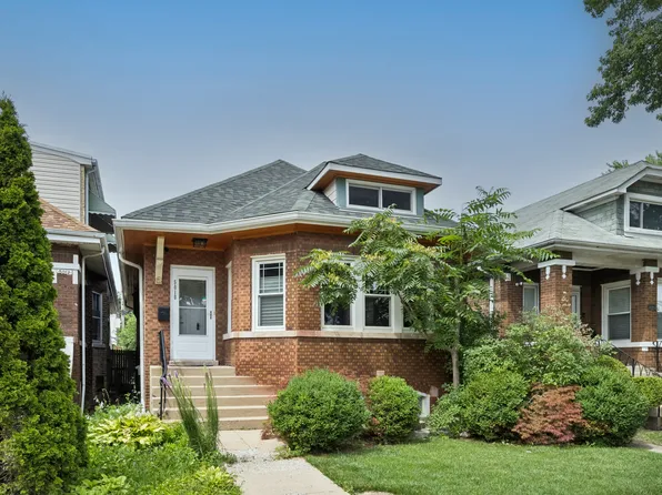 5010 W Wolfram St, Chicago, IL 60641