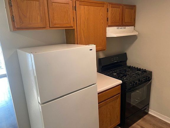 4th image of 1219 N Storer Ave #69