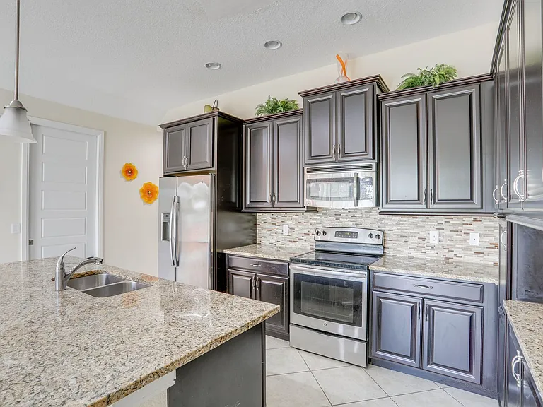 510 Captiva Dr — Photo 9
