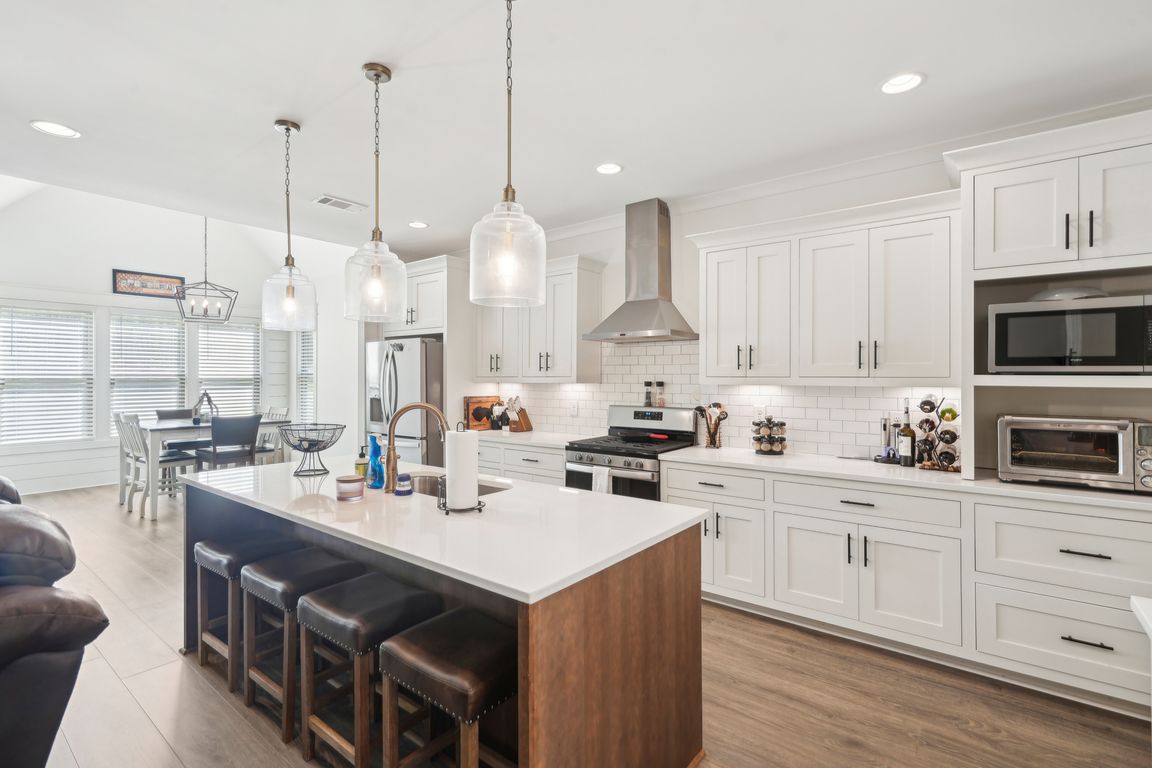Greyfairs Ave-0904-019.jpg