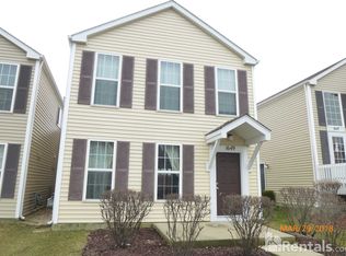 1649 Victoria Park Cir, Aurora, IL 60504