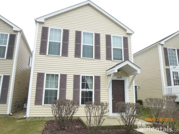 1649 Victoria Park Cir, Aurora, IL 60504