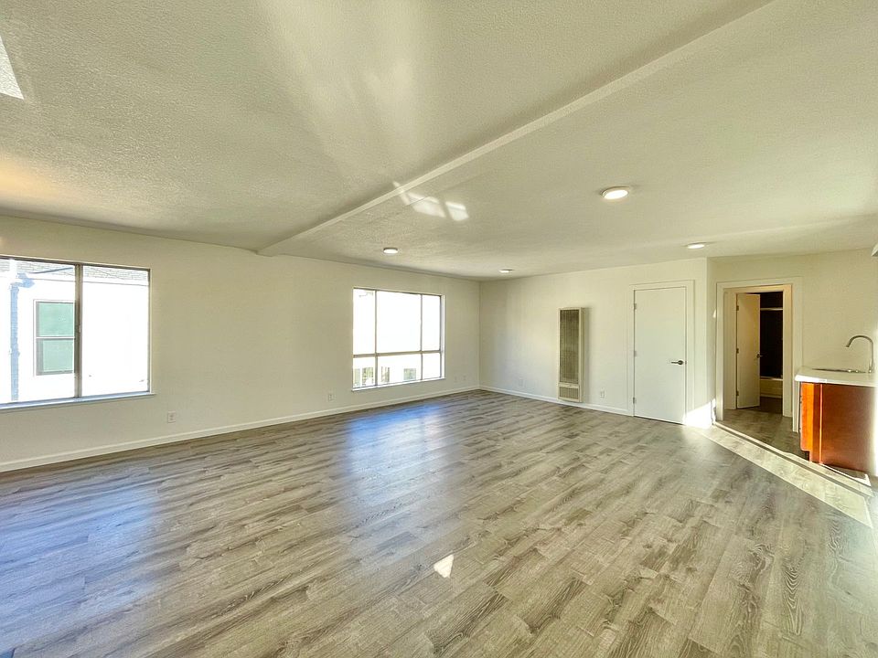 1st image of 200 Rose St #4