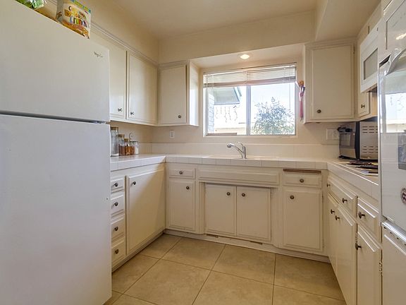 5th image of 3615 Vista Bella Unit 19