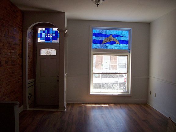 Front Entry/Living rm