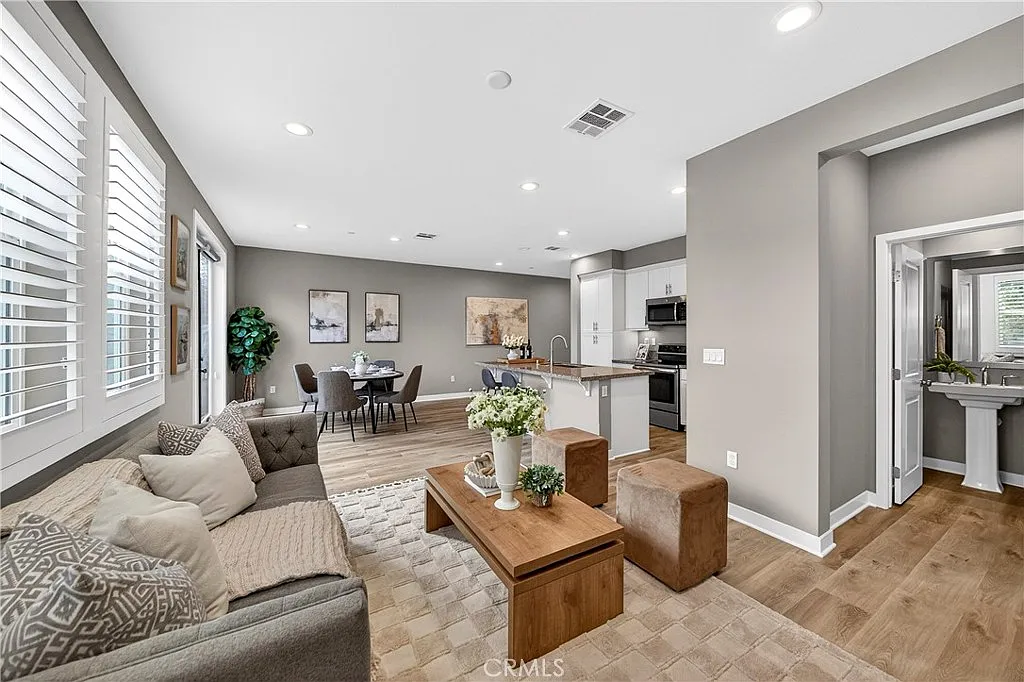 3 bed, 2.5 bath, 1701 sqft, $4,700 — Photo 4