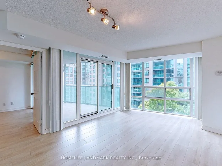 30 Grand Trunk Cres #901 — Photo 5