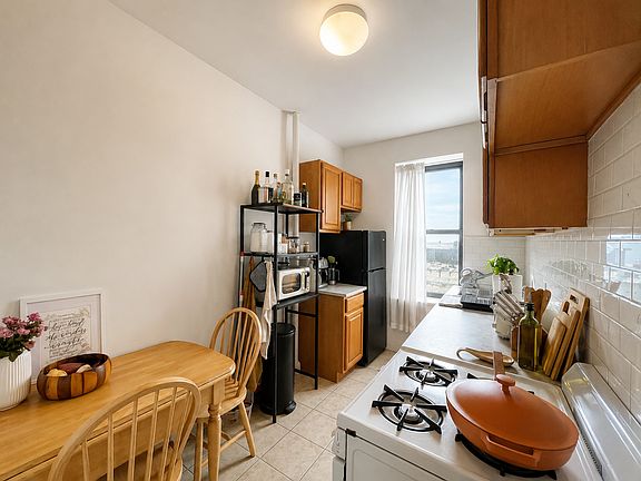 4th image of 203 17th St APT 21