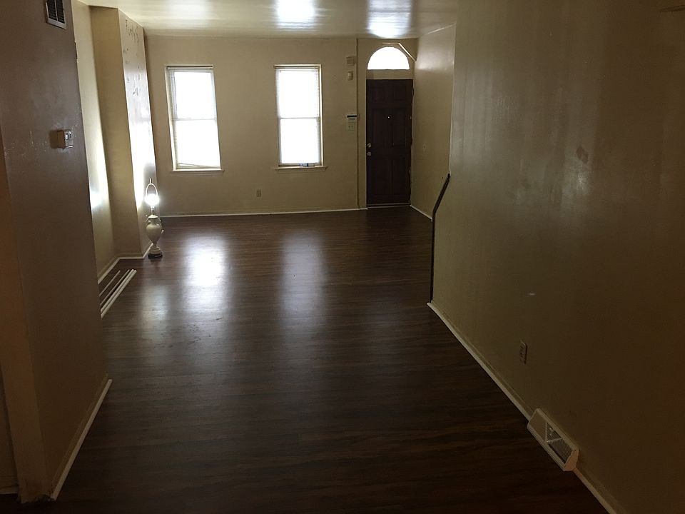 1st image of 809 Marshall St