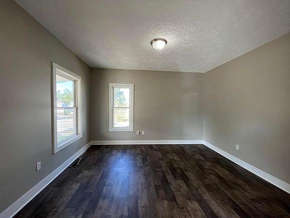 4th image of 1900 Palace Ave SW