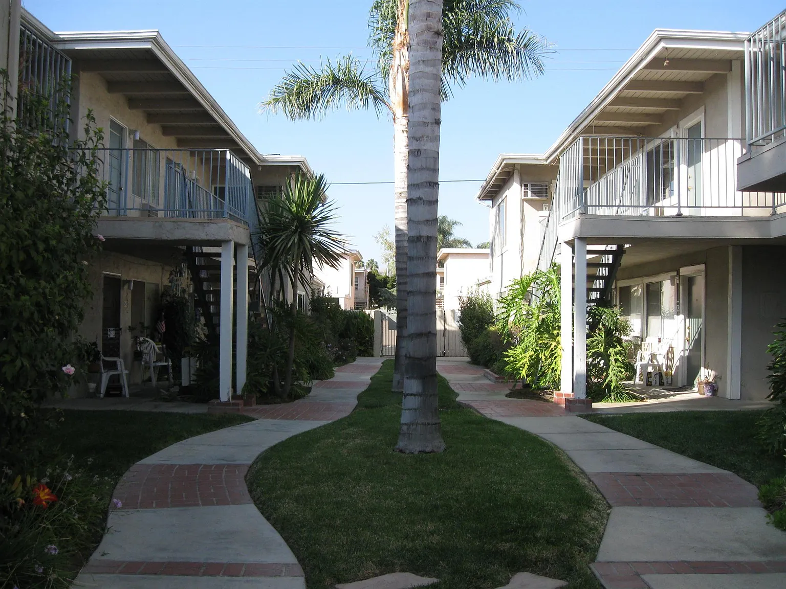 943-959 Ventura Ave — Photo 1