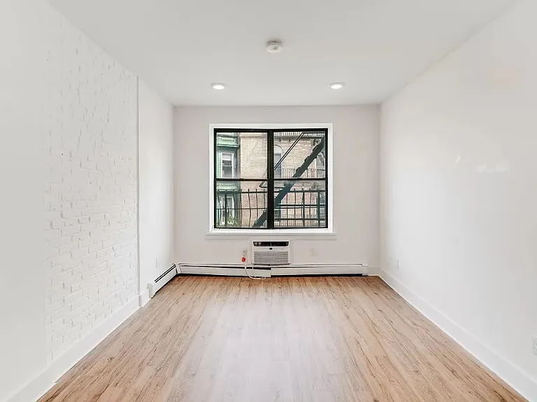 153 1st St #2B — Photo 4