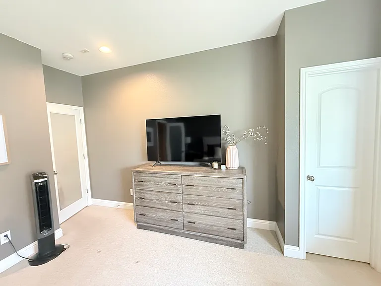 4230 Travis St #8 — Photo 29