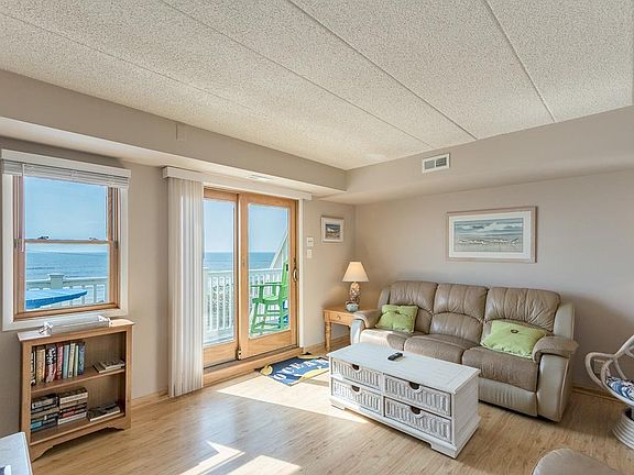 3rd image of 3901 Pleasure Ave APT 211