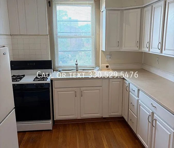 798 W Market St #6 — Photo 9