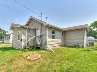 915 E 27th Ct, Des Moines, IA 50317