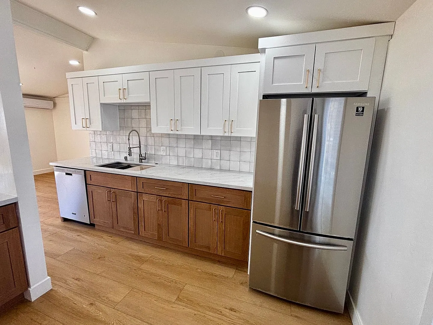 Beautiful Remodeled 2 bed 1 bath — Photo 3