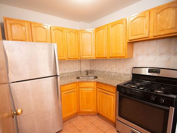 2nd image of 341 20th St APT 4A