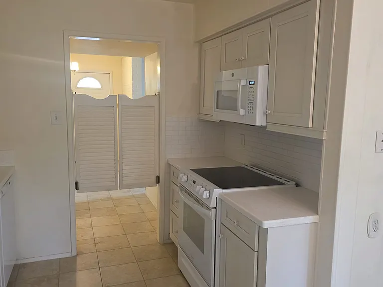 807 Edgefield Dr — Photo 6