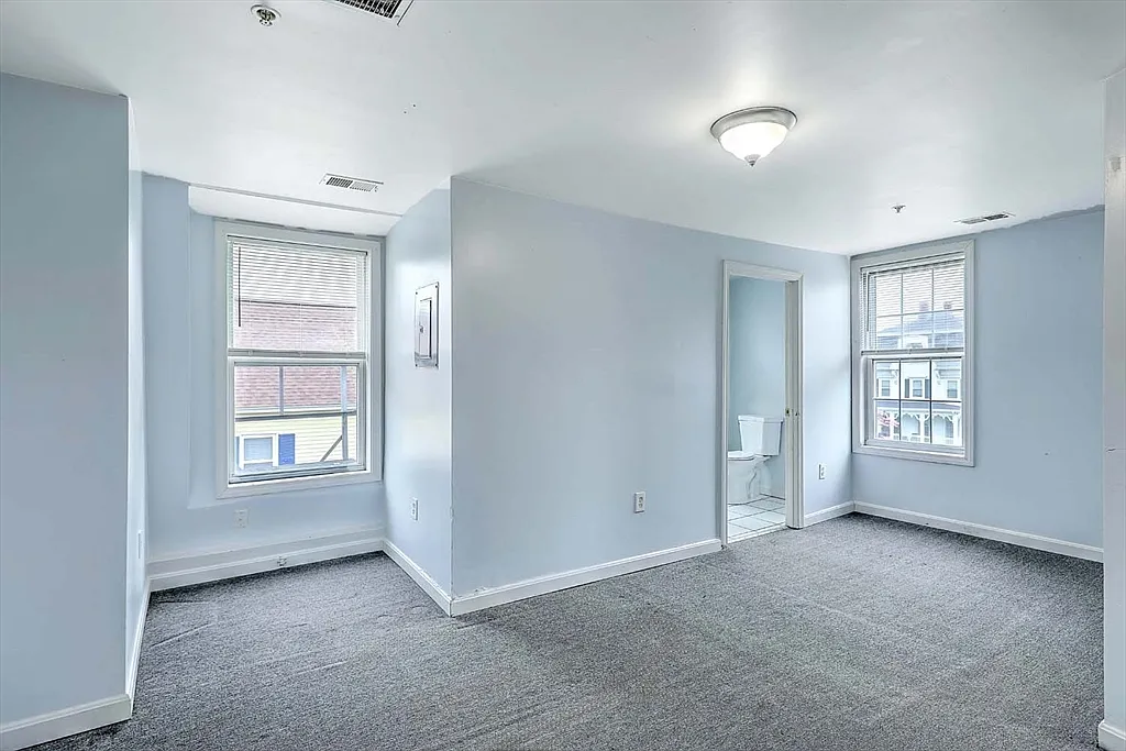 3 bed, 1.5 bath, 900 sqft, $2,295 — Photo 1