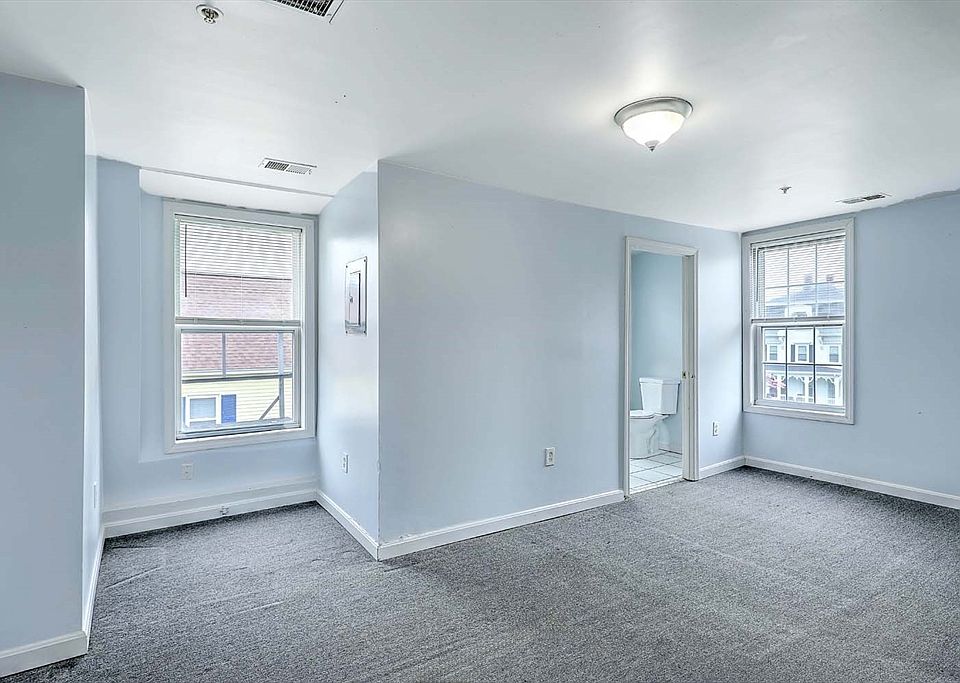 1st image of 458 Weir St APT 5