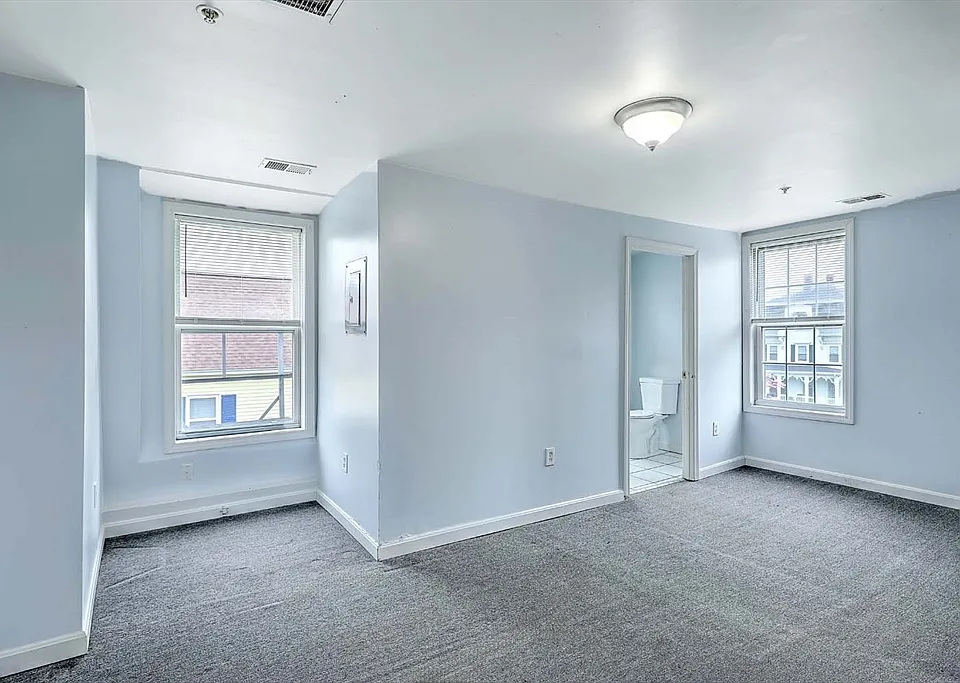 458 Weir St #5