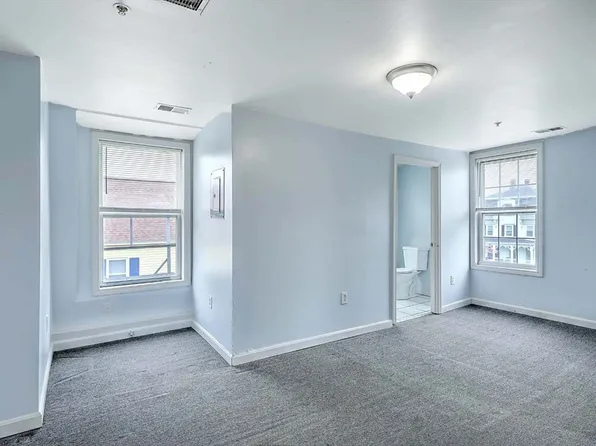 458 Weir St APT 5, Taunton, MA 02780