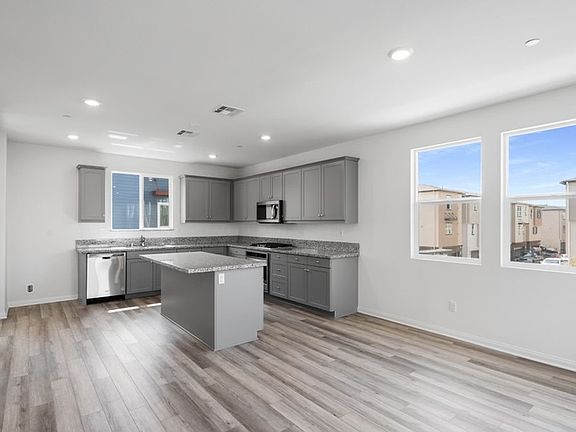 4th image of 620 Grace Ave #1