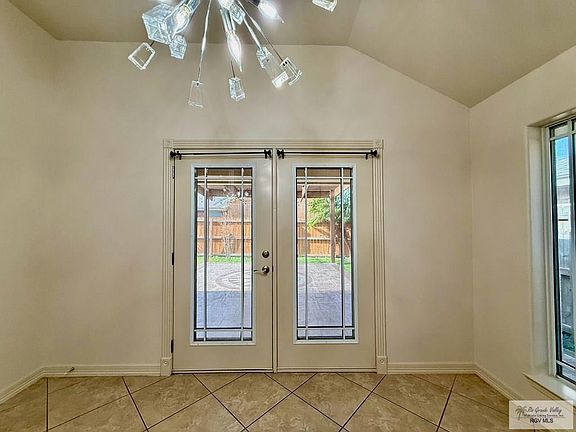 4th image of 2628 Windsor Pl