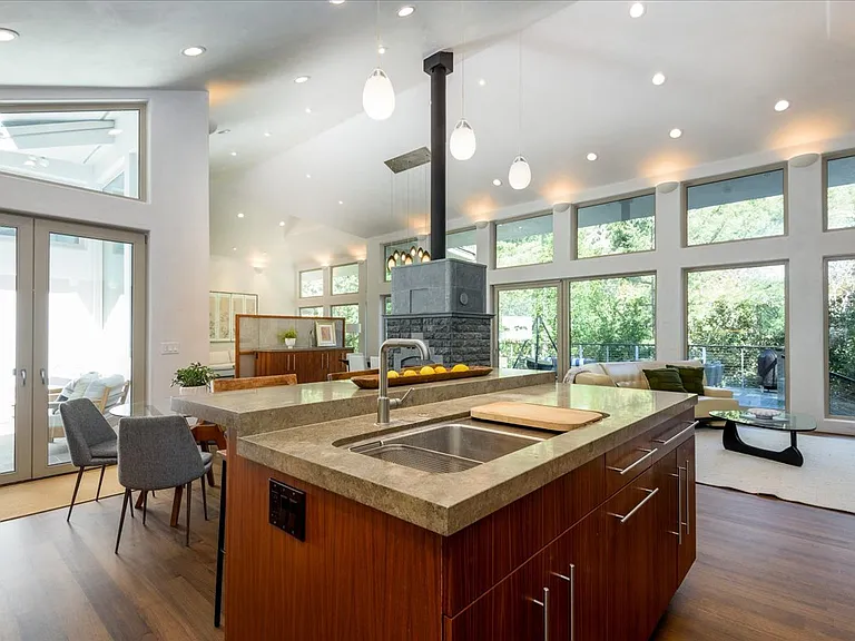 16345 Sanborn Rd — Photo 14