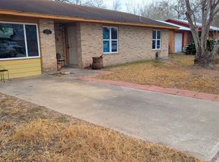 1301 Glendale Dr, Beeville, TX 78102