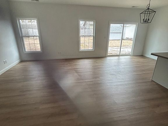 4th image of 407 E Plum St #409