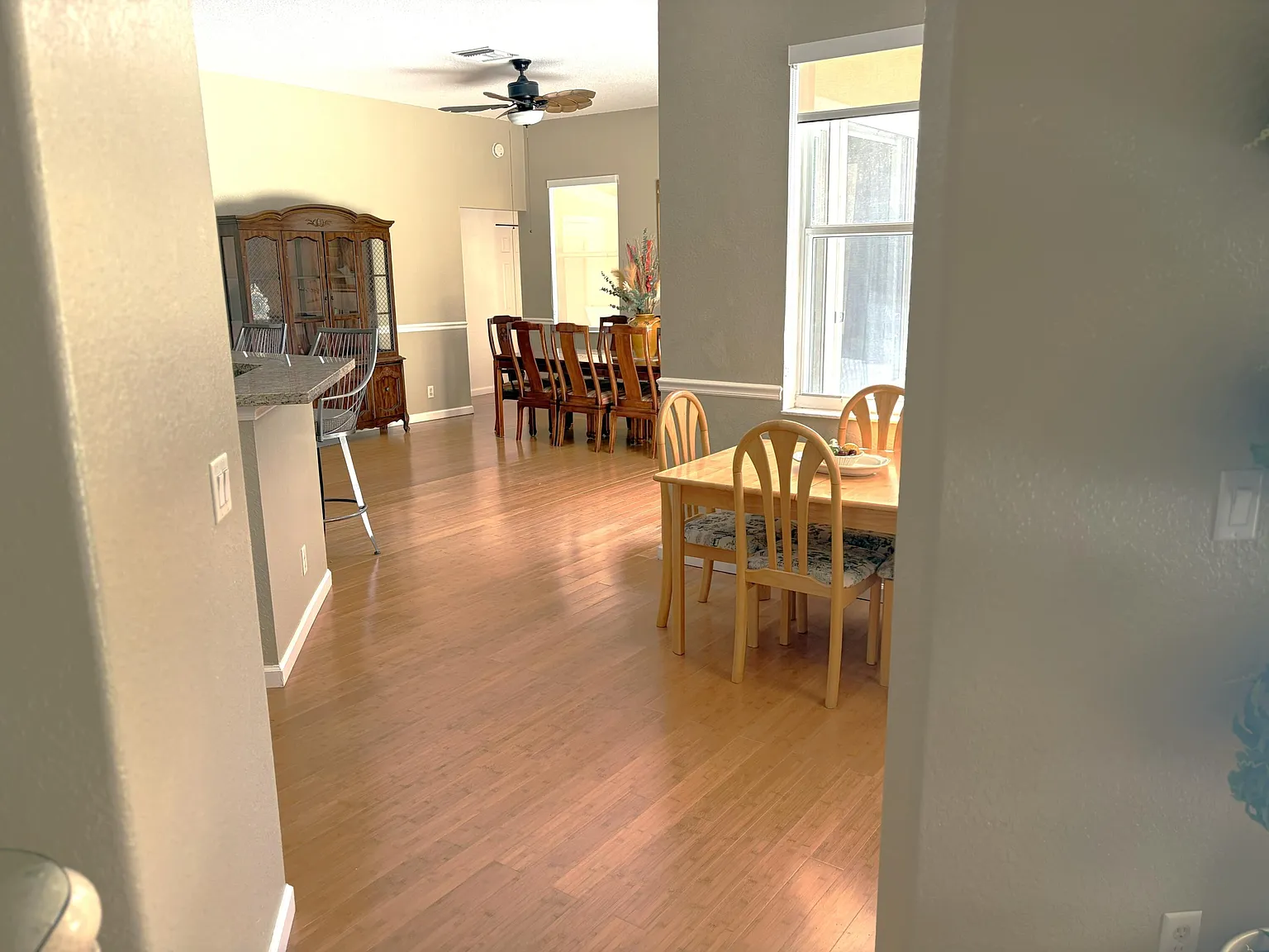 5 bed, 3.0 bath, 2296 sqft, $4,000 — Photo 3