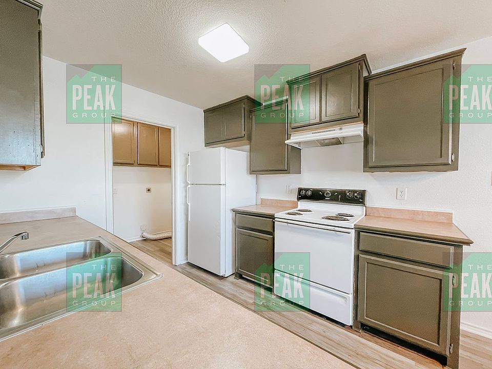 2nd image of 4209 Magnolia St