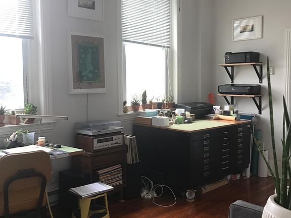 2nd image of 512 W Berks St APT 2