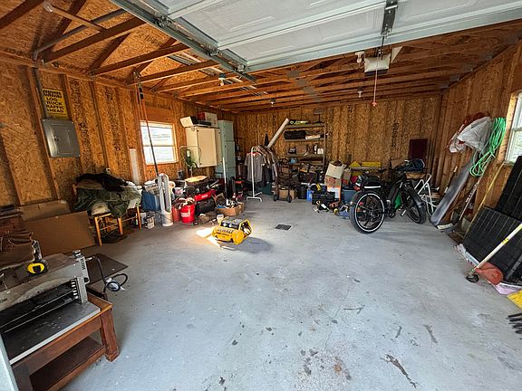 5th image of 410 E Harrie St