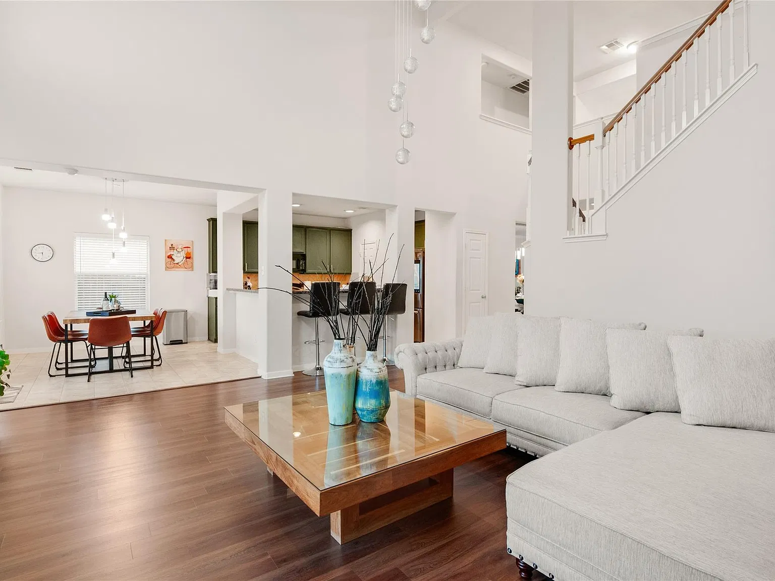 5 bed, 3.5 bath, 4283 sqft, $3,850 — Photo 2