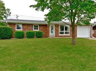 4 Oakwood Dr, Saint Charles, MO 63301