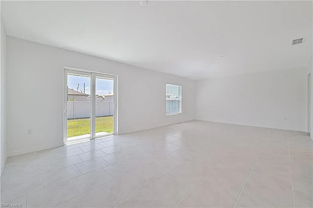 3 bed, 1555 sqft, $2,200 — Photo 3