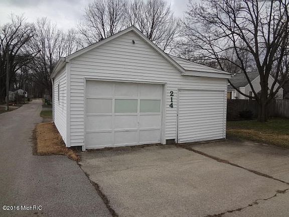 3rd image of 214 Bradley St