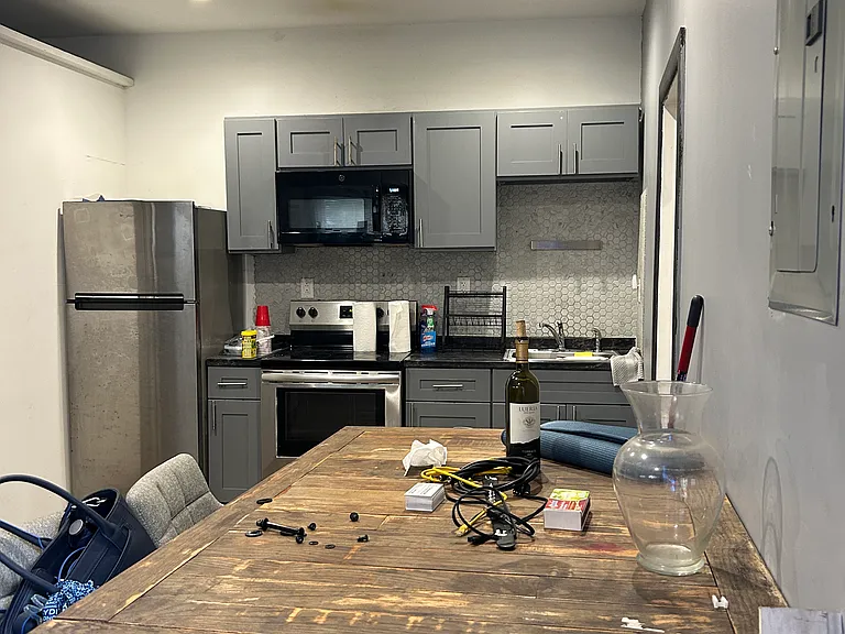 4832 Longshore Ave #1R — Photo 1