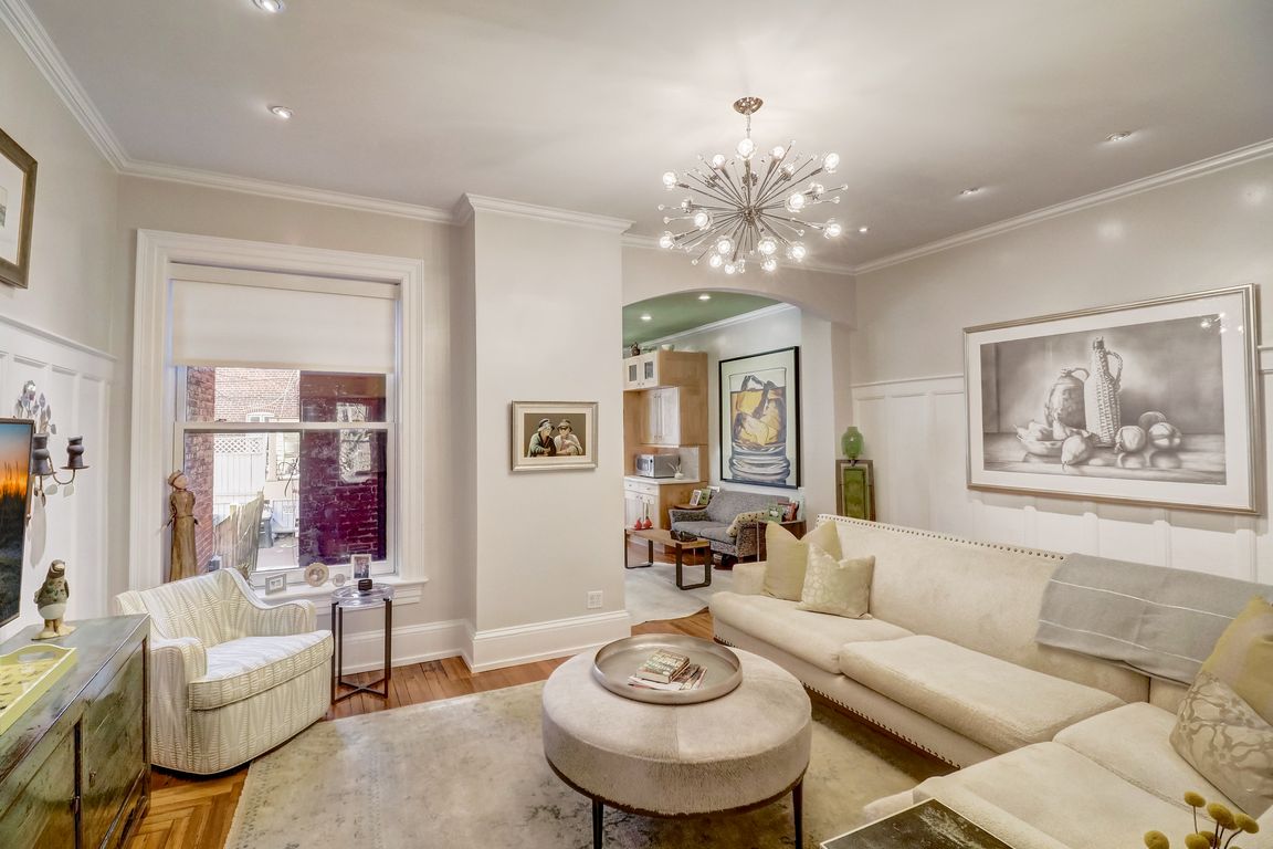 Rhode Island Ave NW-011