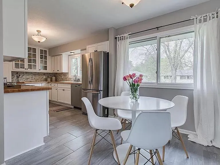 181 Dawn Ave — Photo 3